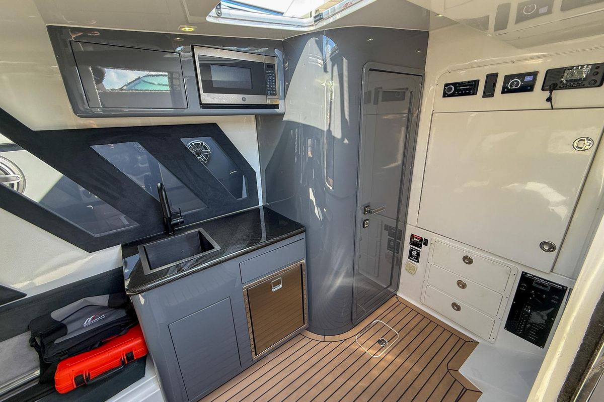 2023 Midnight Express 43 