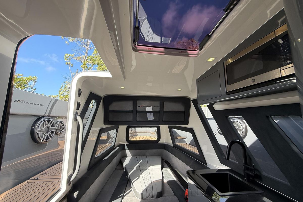 2023 Midnight Express 43 