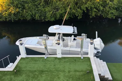 Boston Whaler Dauntless 27