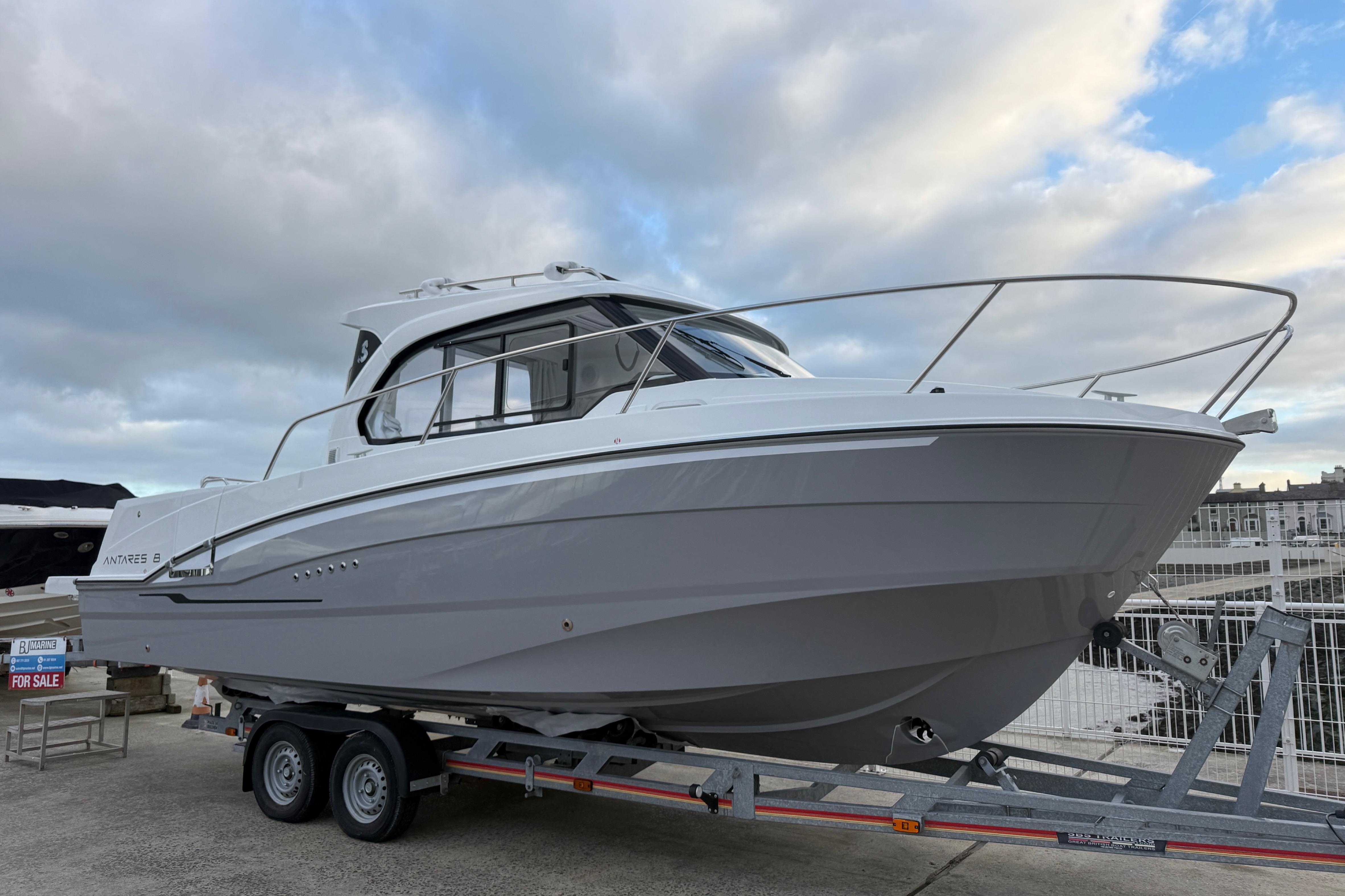 2025 Beneteau Antares 8