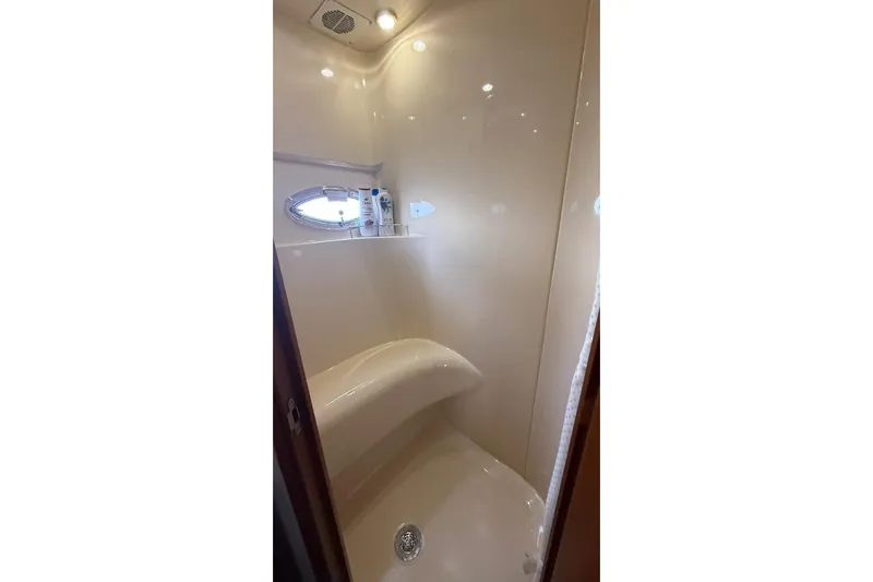  Yacht Photos Pics Shower area in 2004 Meridian 459 Motoryacht with porthole and shelf.