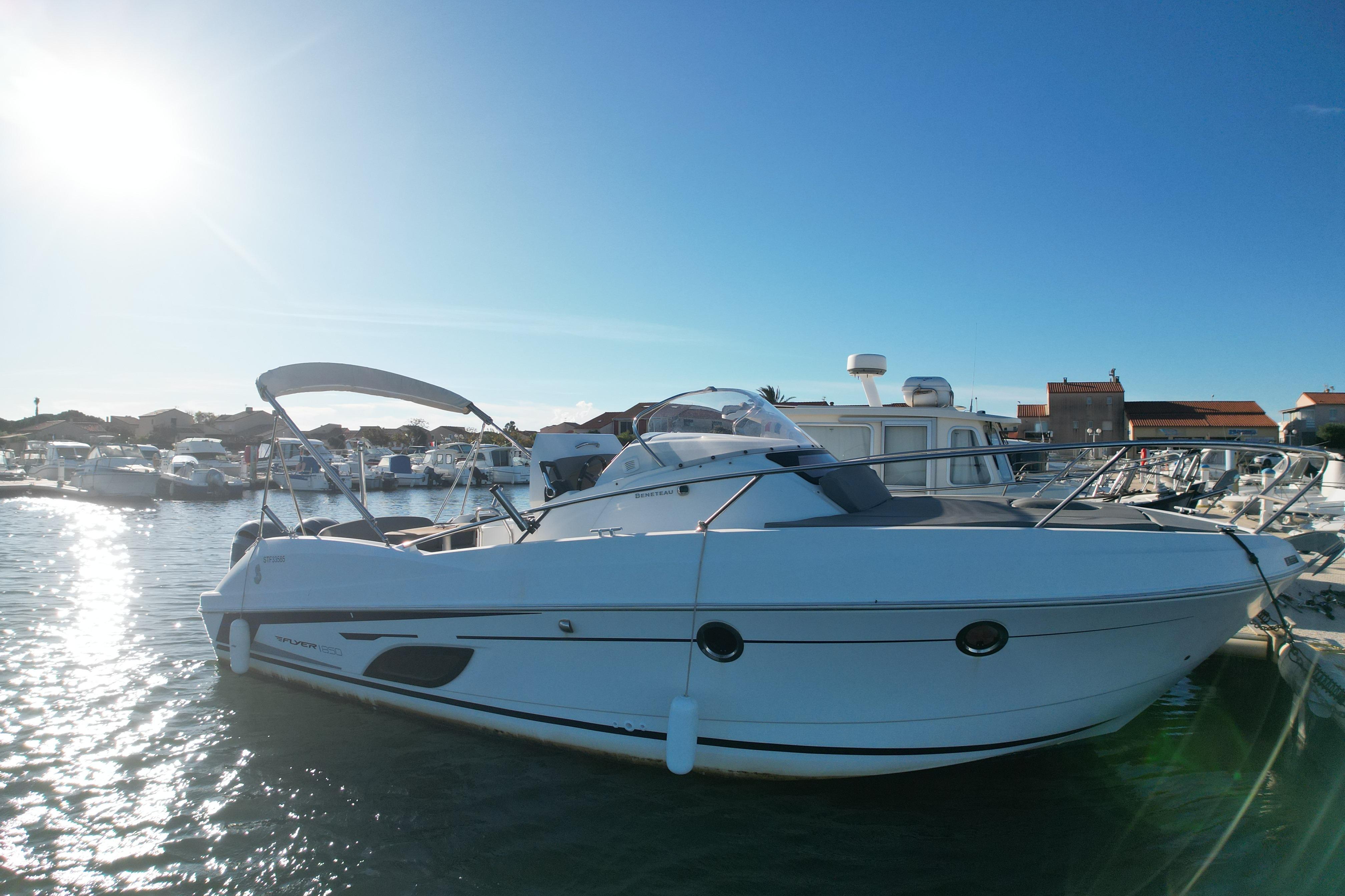 2013 Beneteau Flyer 850 Sundeck