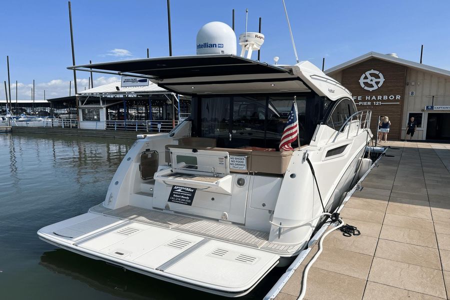 2016 Sea Ray 400 Sundancer