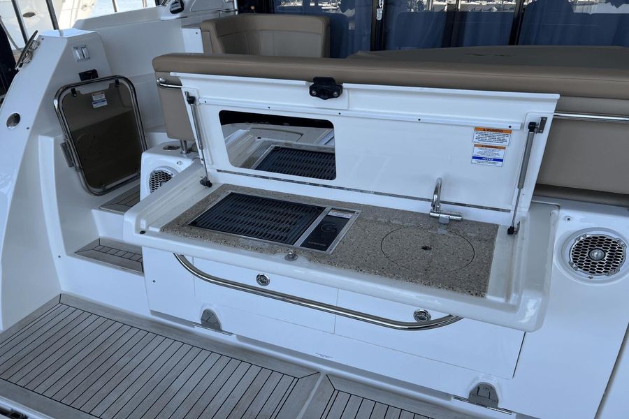 2016 Sea Ray 400 Sundancer