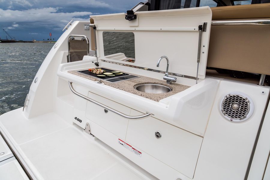 2016 Sea Ray 400 Sundancer