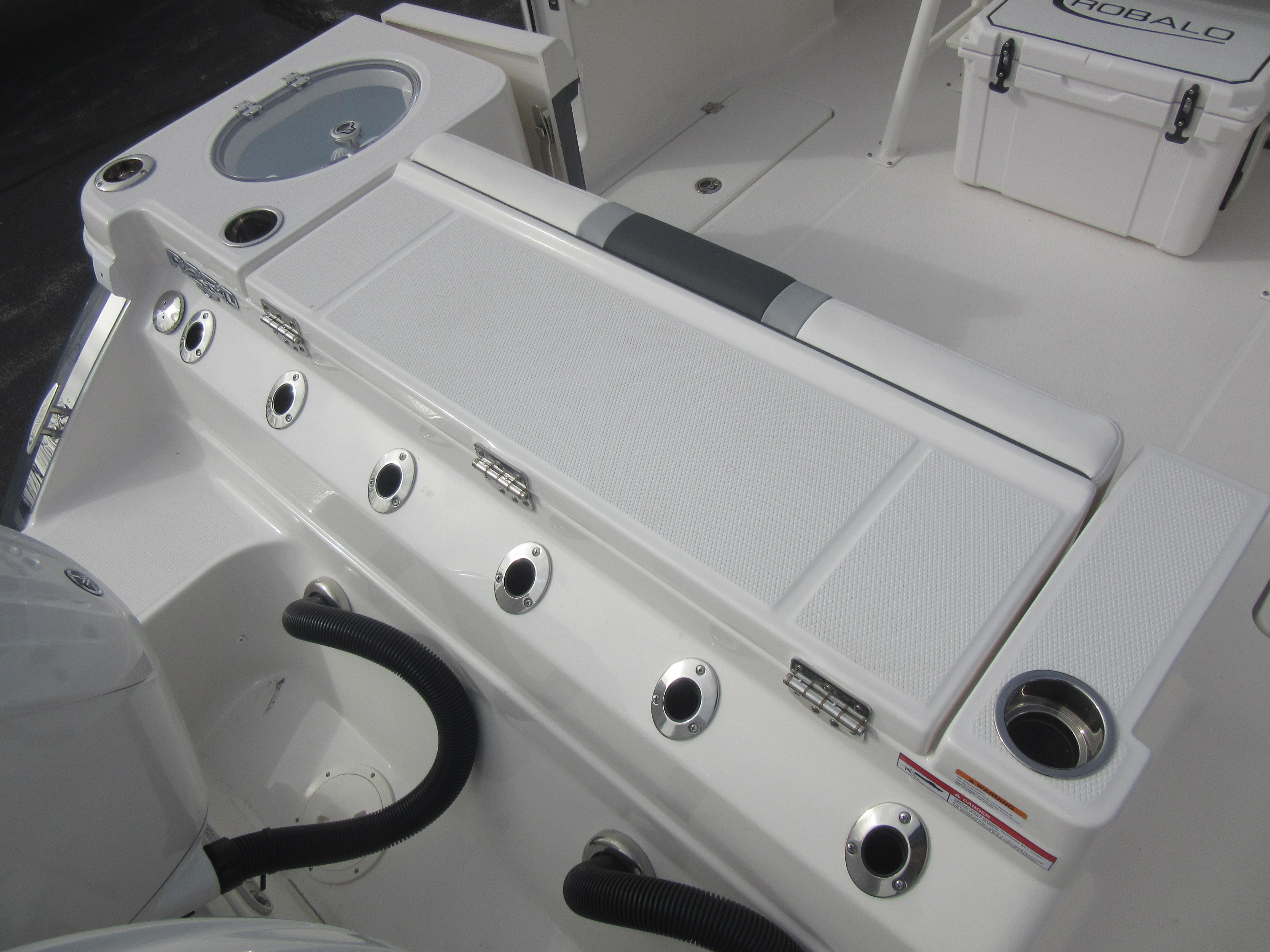 2024 Robalo R250 Center Console Center Console for sale - YachtWorld