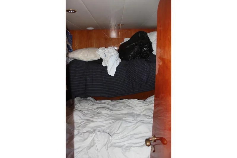 Allegro Yacht Photos Pics Interior cabin of 1999 Horizon 70 Motor Yacht with unmade beds.