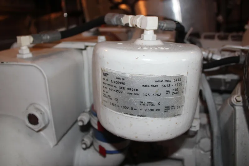 Allegro Yacht Photos Pics Engine component of 1999 Horizon 70 Motor Yacht, featuring CAT model 3412 specifications.