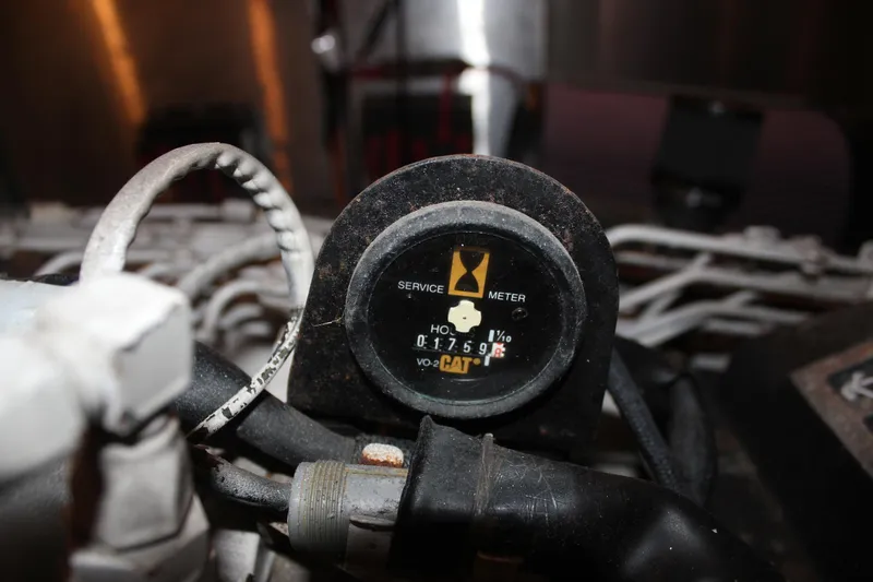 Allegro Yacht Photos Pics Service meter on 1999 Horizon 70 Motor Yacht engine, displaying hours used.