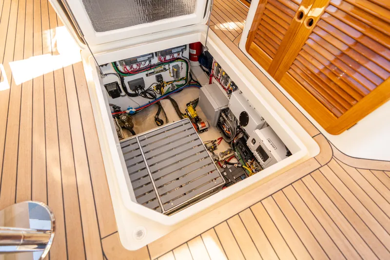 Grateful Miles Yacht Photos Pics 