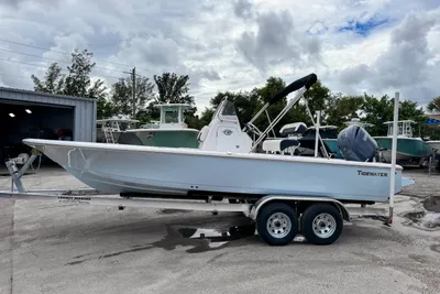 Tidewater 2110 Bay Max