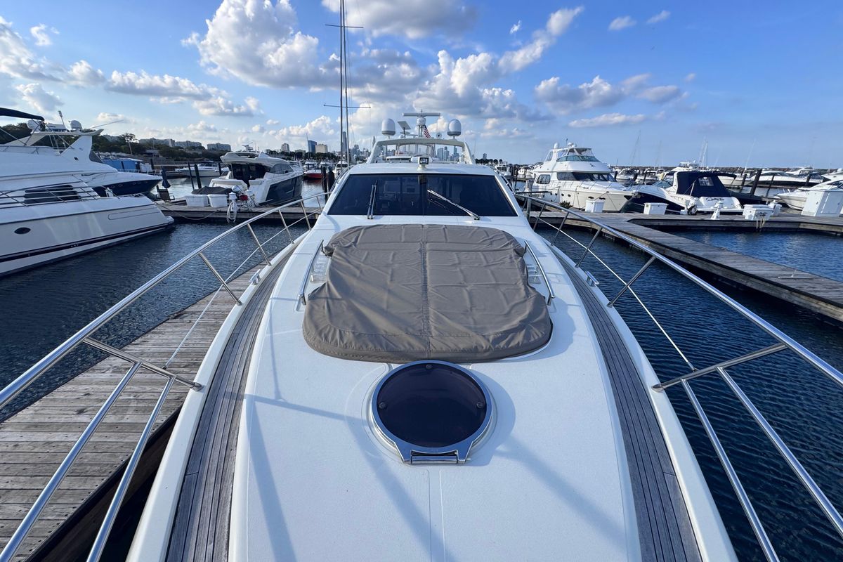 2006 Azimut 68 