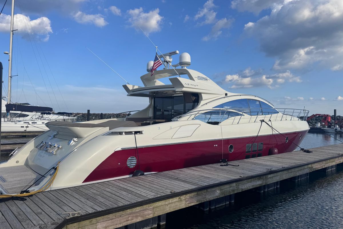 2006 Azimut 68 