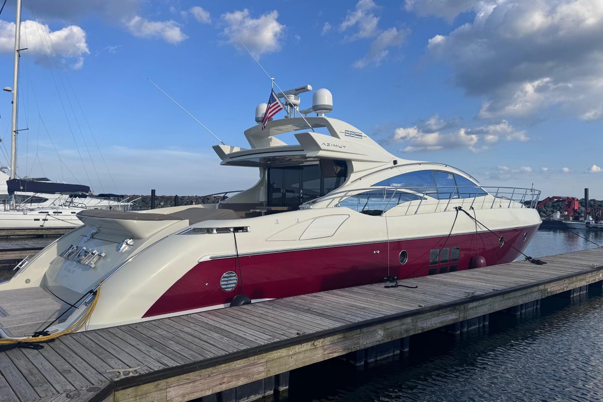 2006 Azimut 68 