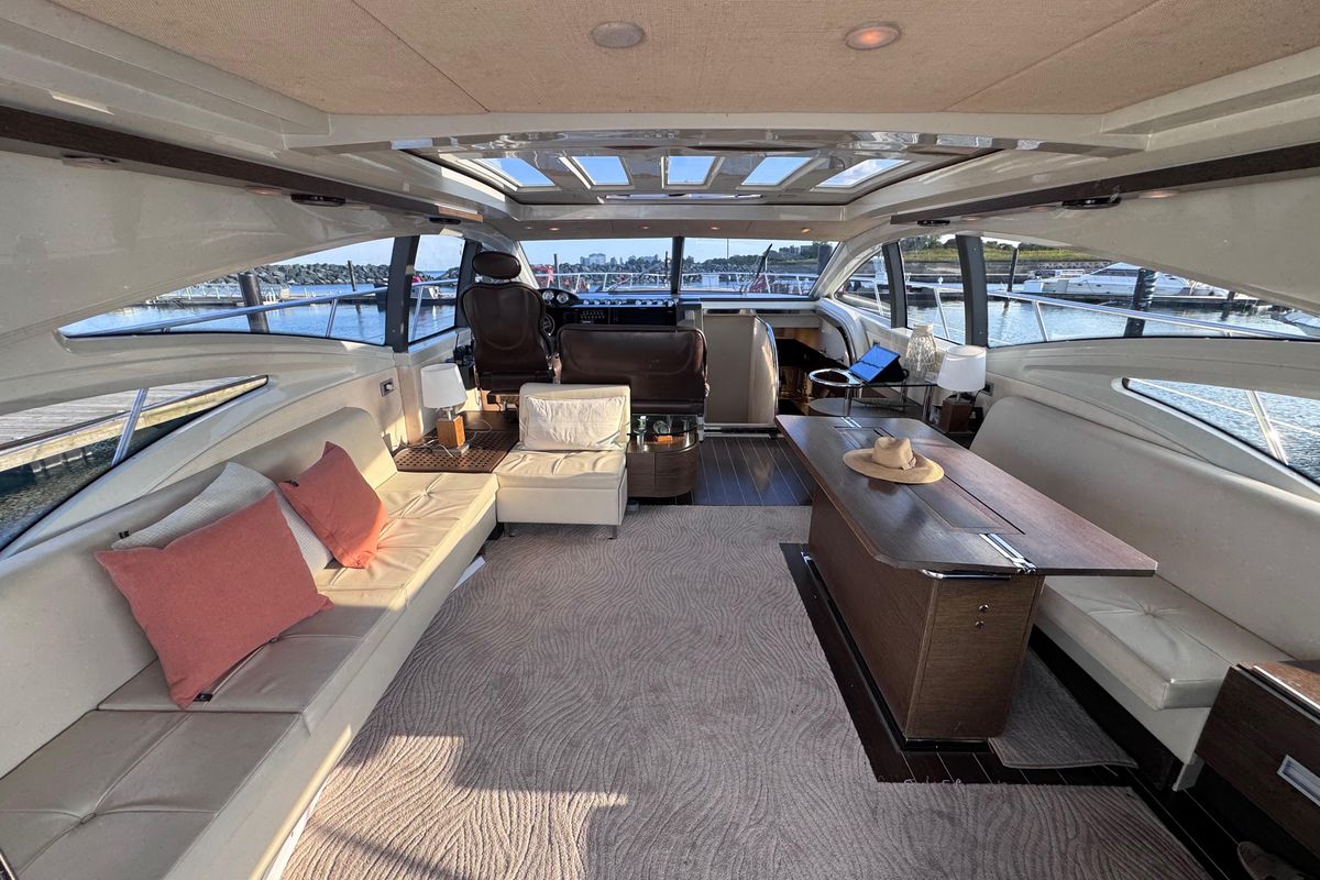 2006 Azimut 68 