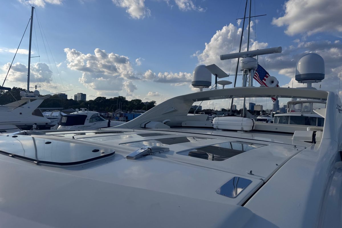 2006 Azimut 68 