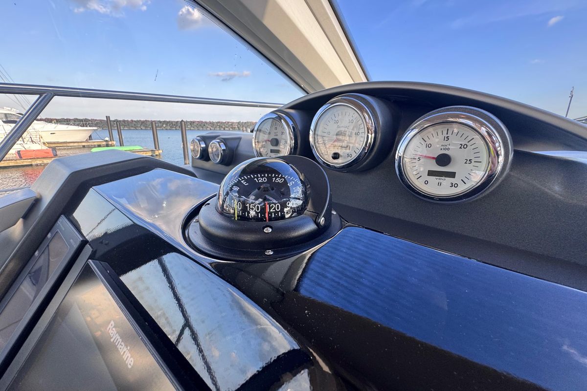 2006 Azimut 68 