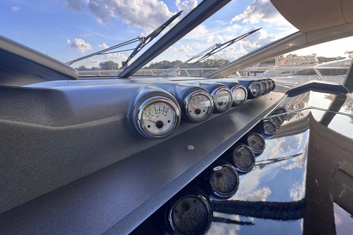 2006 Azimut 68 