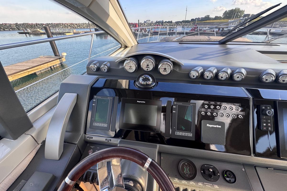 2006 Azimut 68 