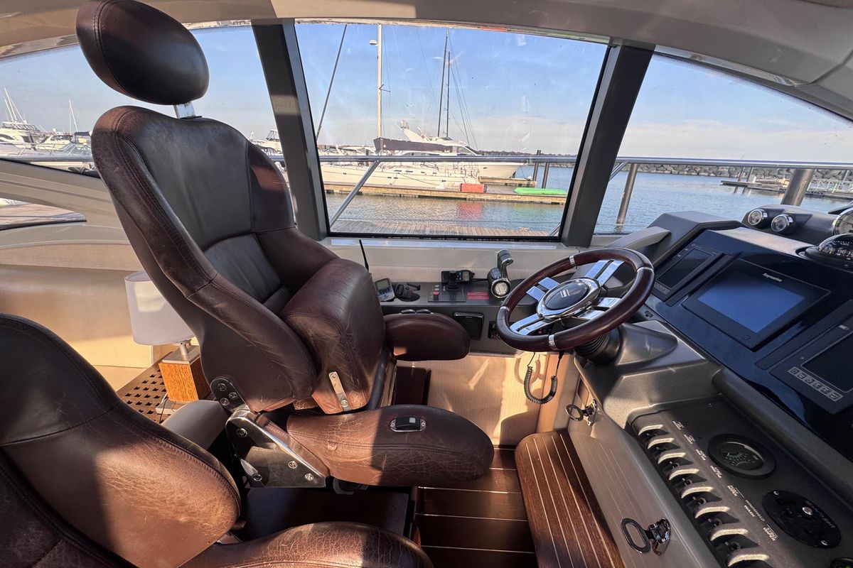 2006 Azimut 68 