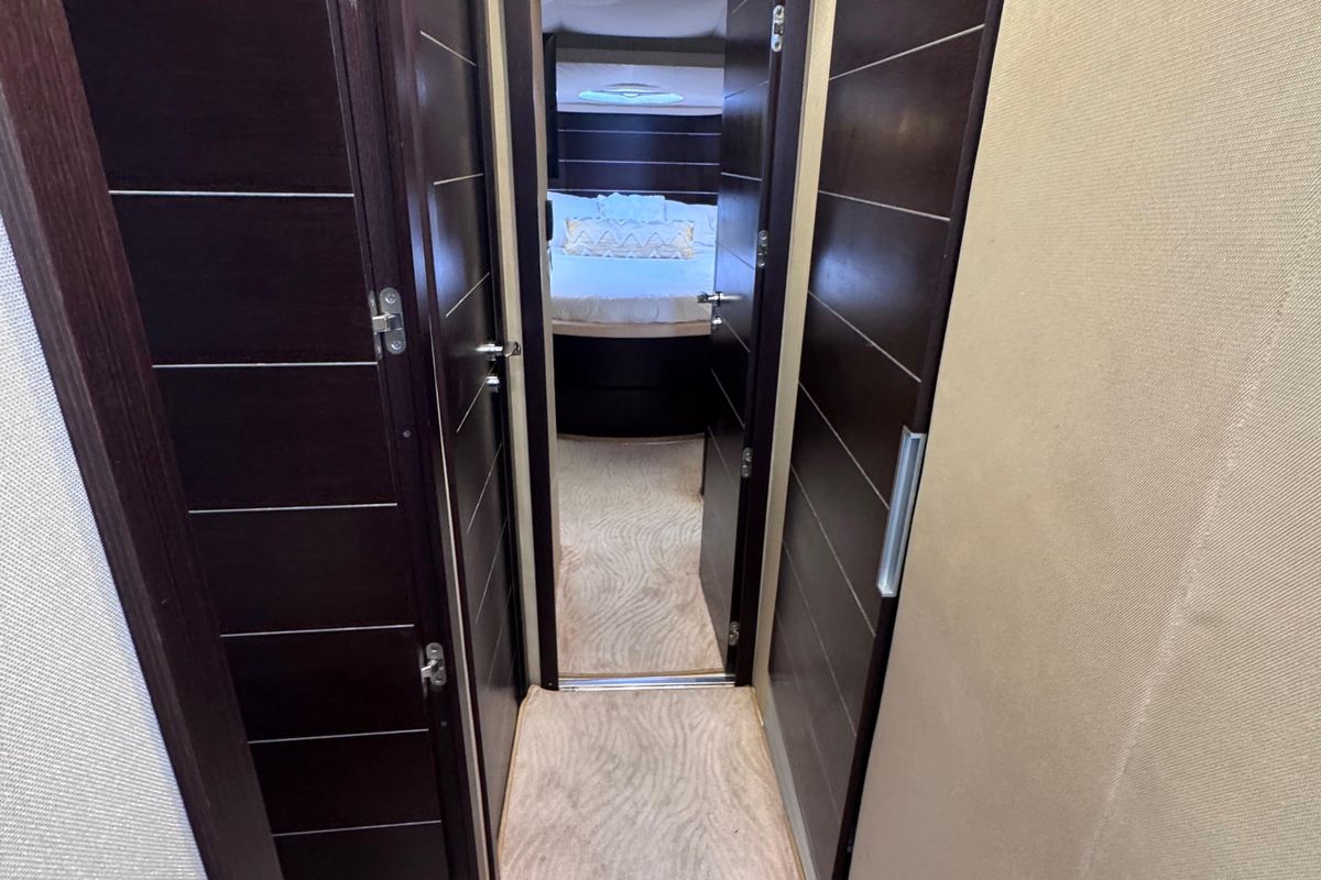2006 Azimut 68 
