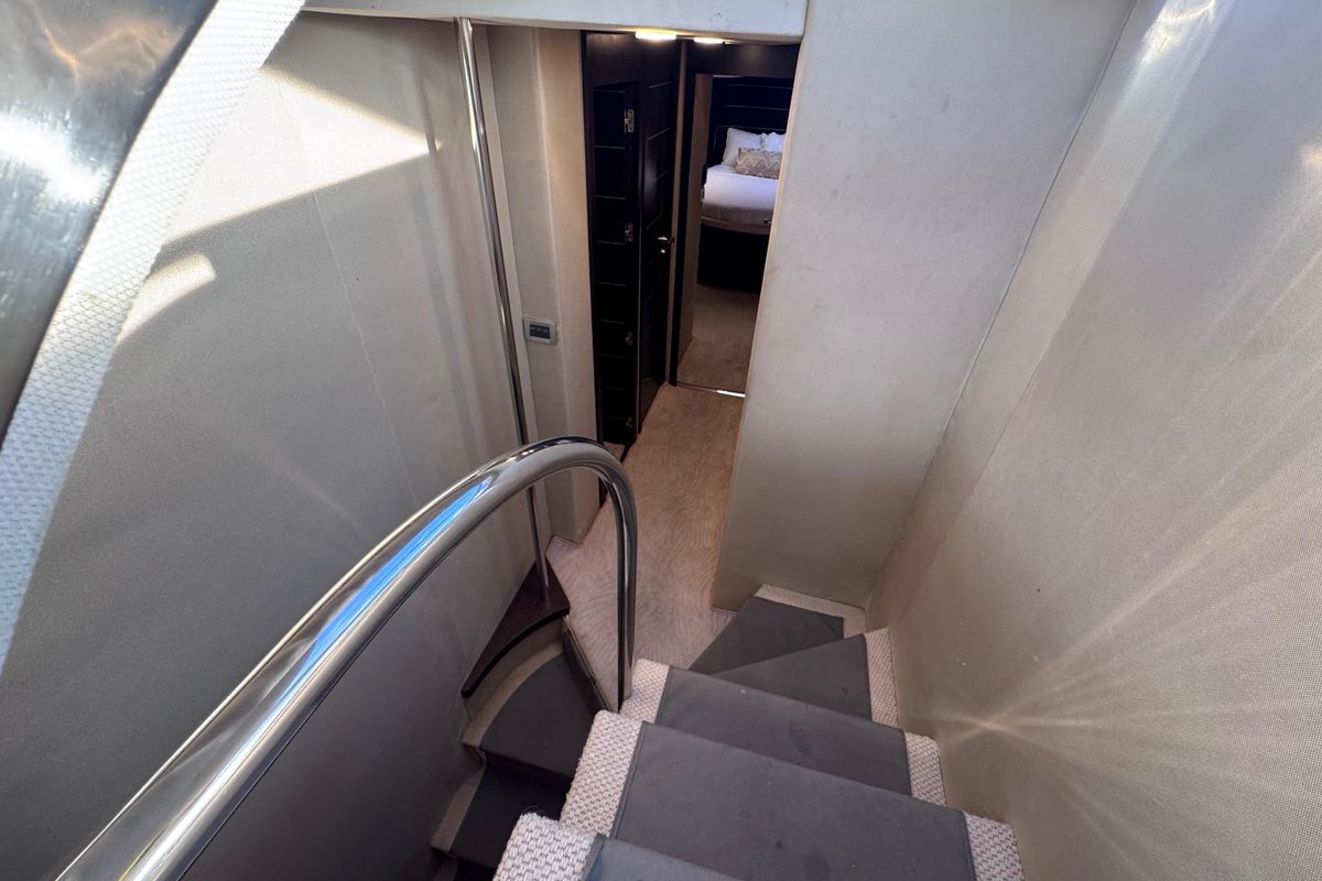 2006 Azimut 68 
