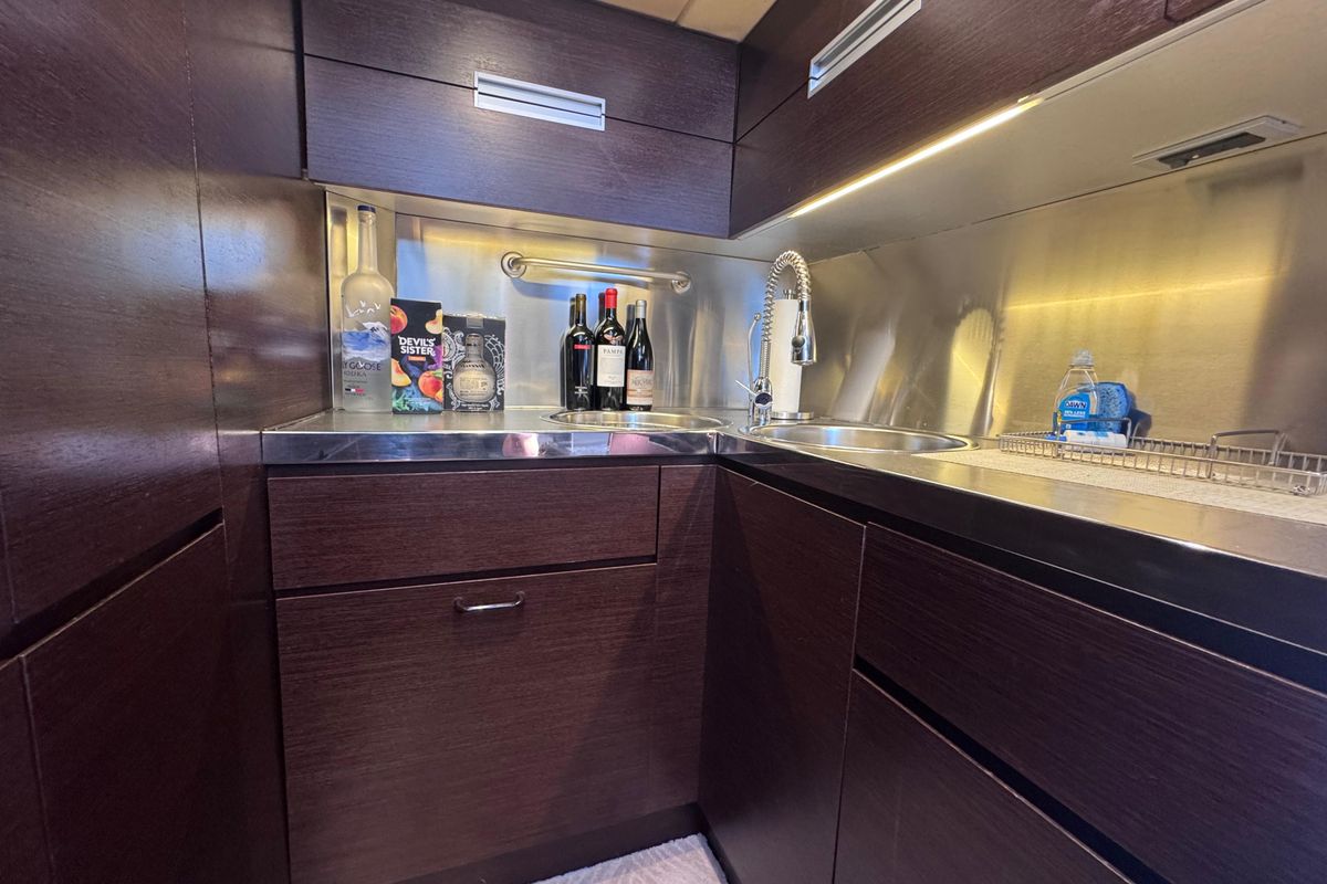 2006 Azimut 68 