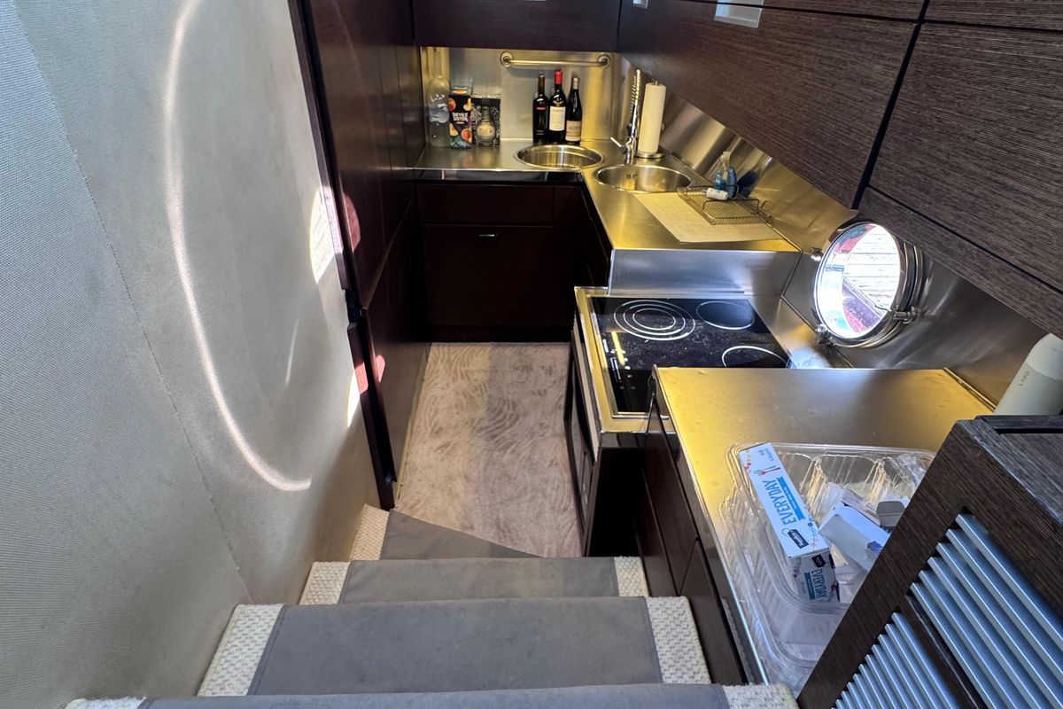 2006 Azimut 68 