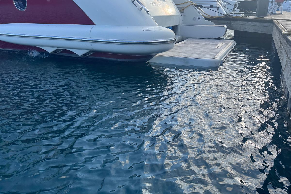 2006 Azimut 68 