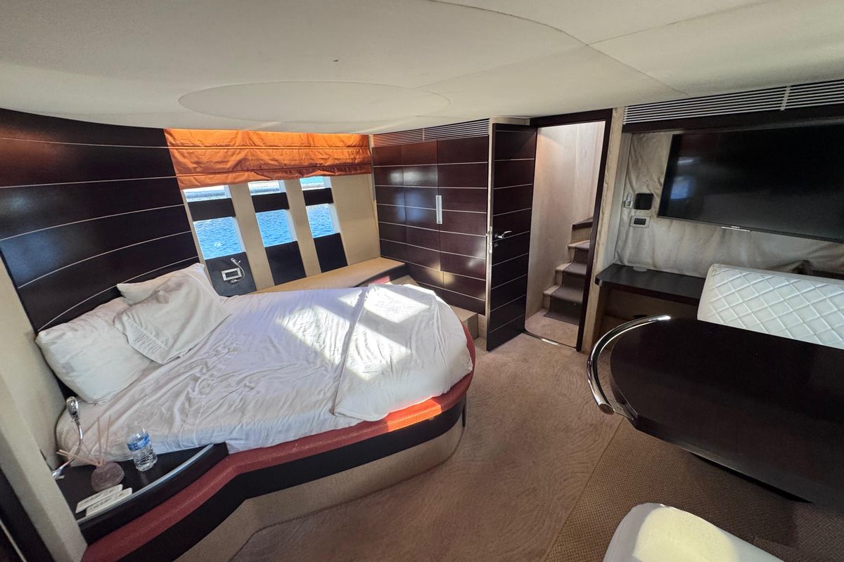2006 Azimut 68 