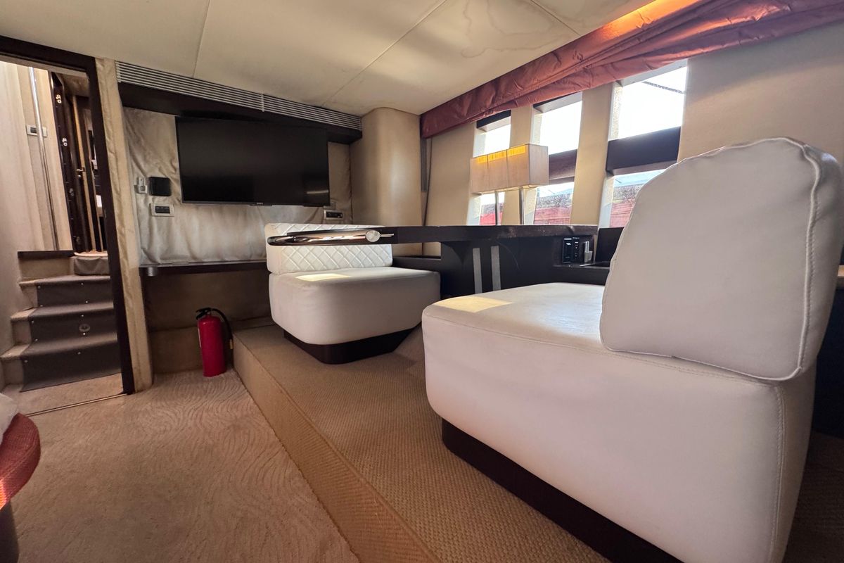 2006 Azimut 68 