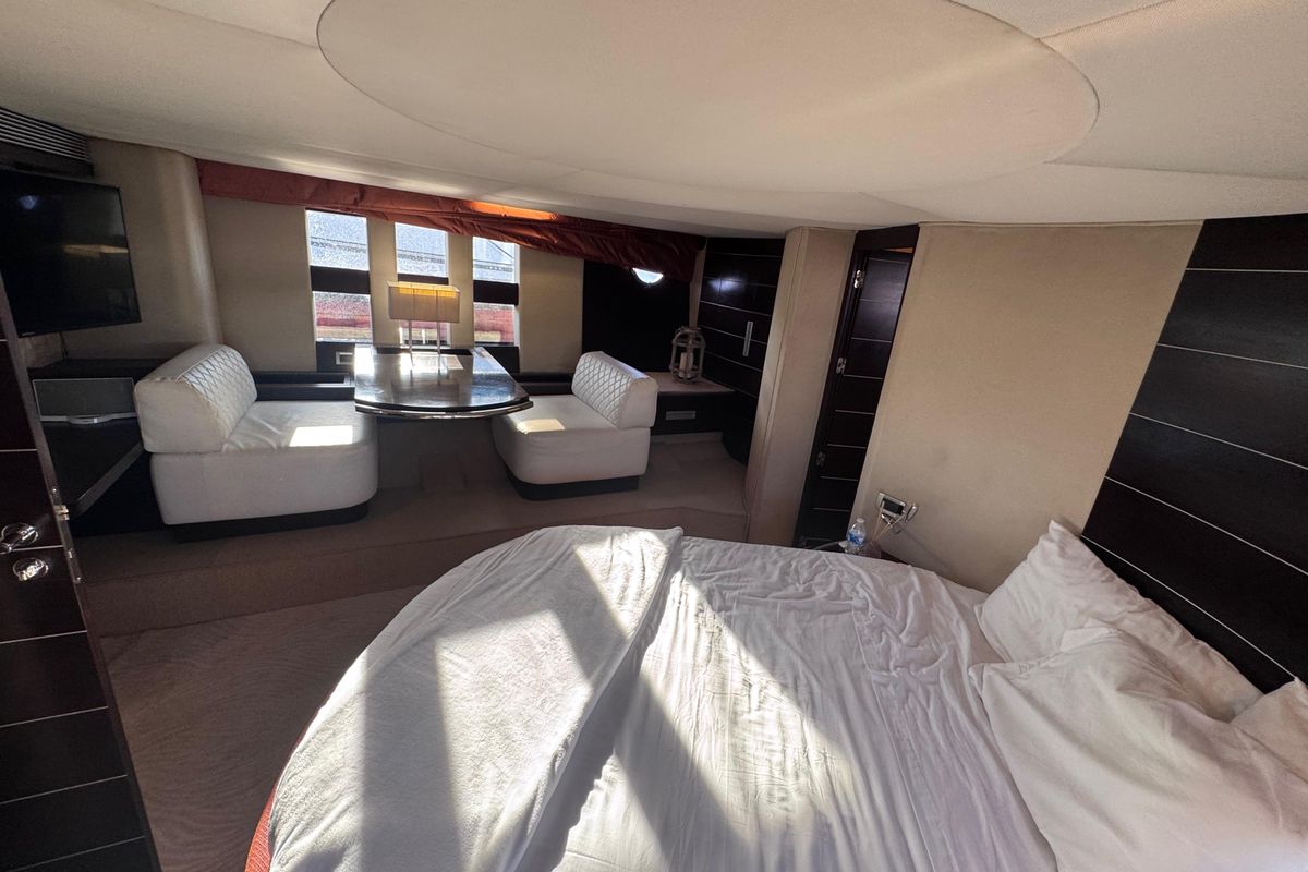 2006 Azimut 68 