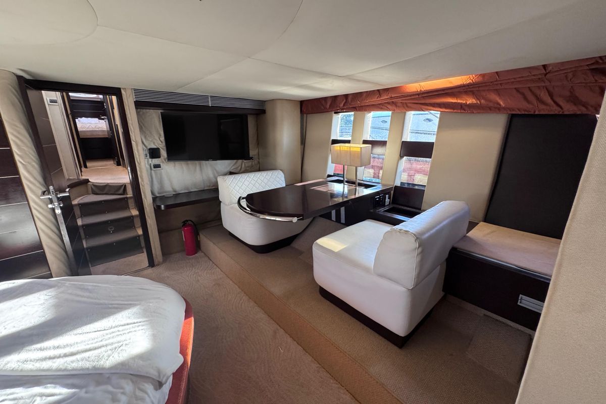 2006 Azimut 68 