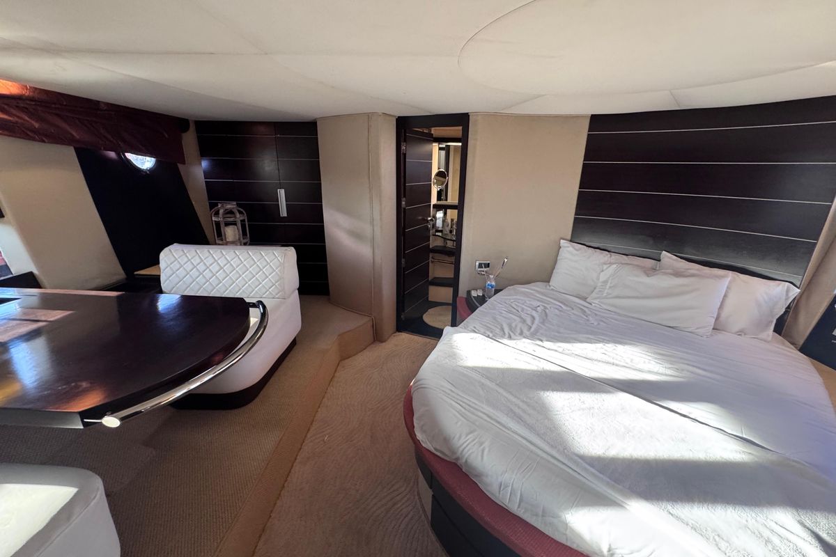 2006 Azimut 68 