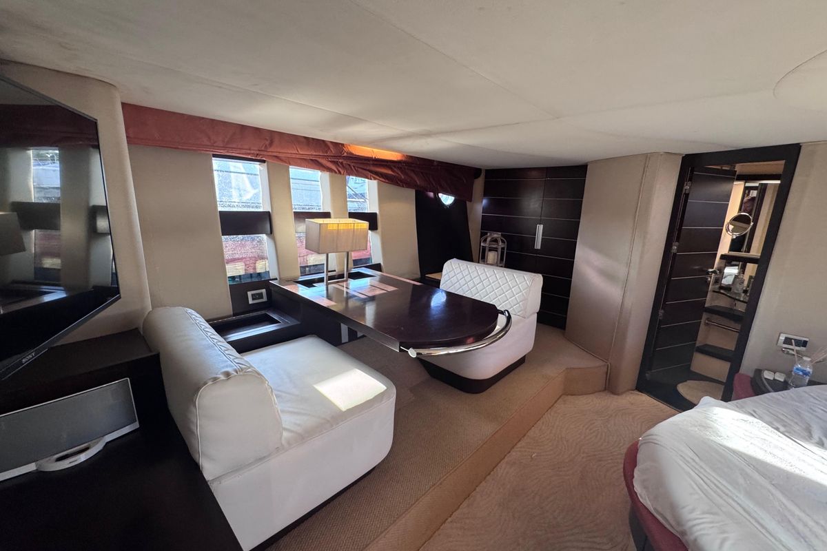 2006 Azimut 68 