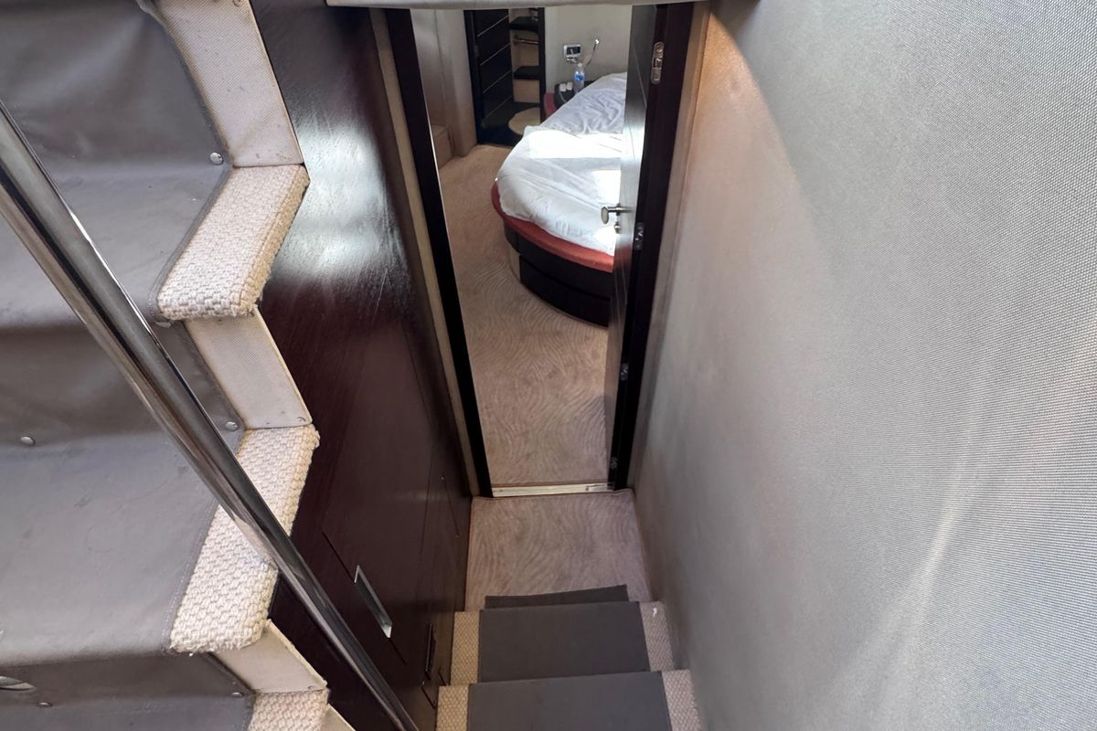 2006 Azimut 68 