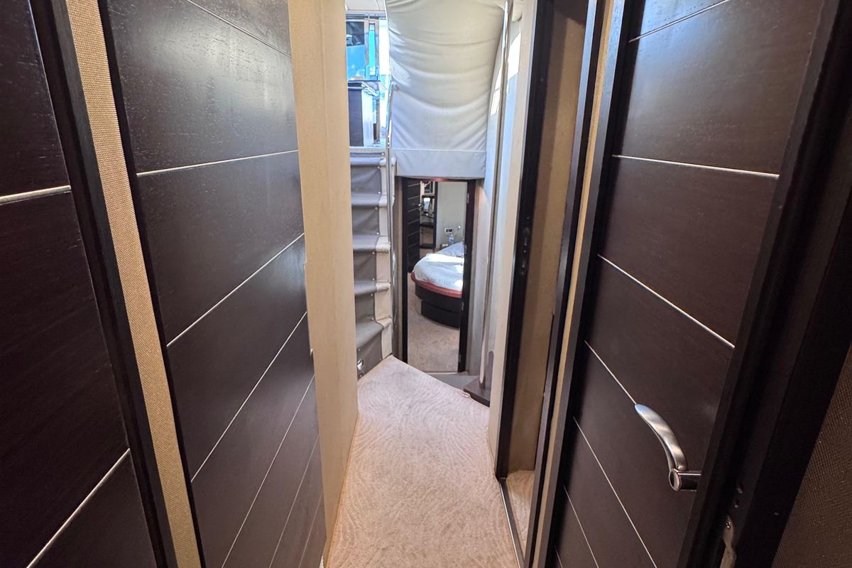 2006 Azimut 68 