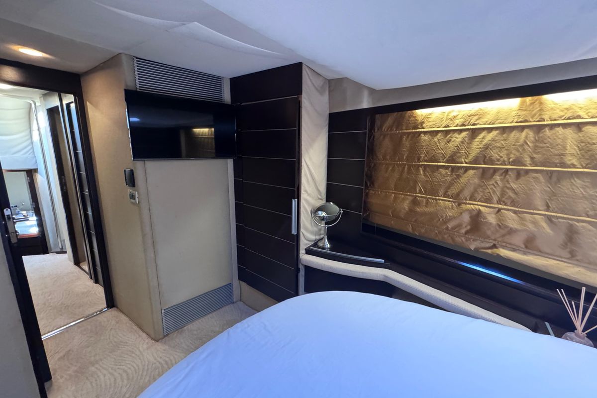 2006 Azimut 68 