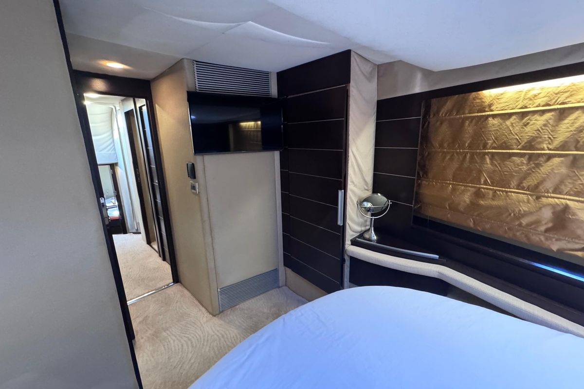 2006 Azimut 68 