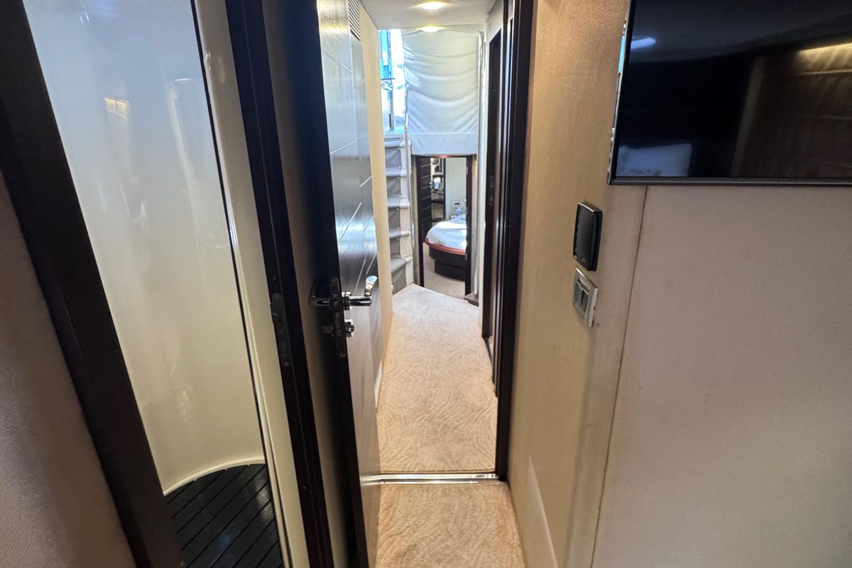 2006 Azimut 68 