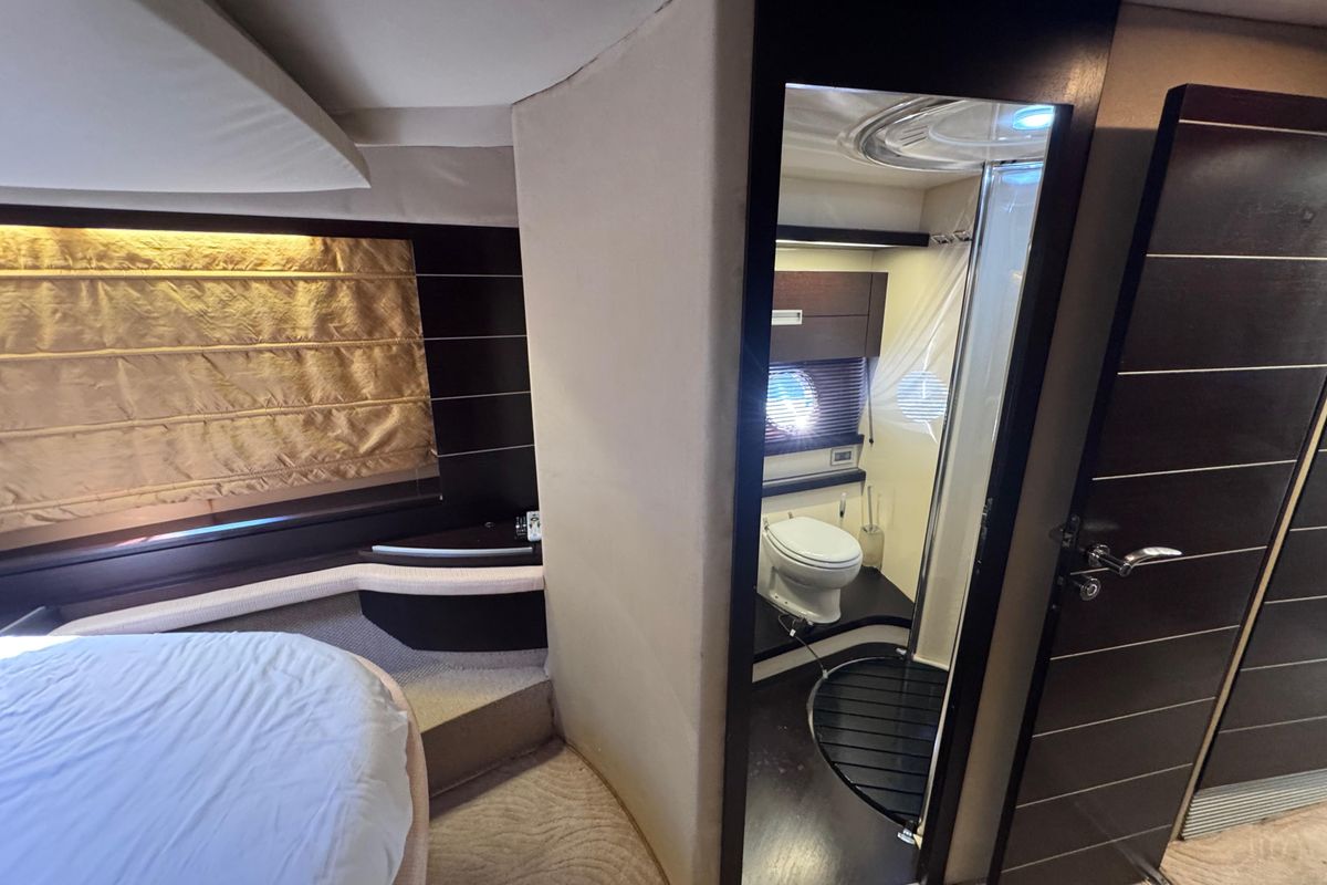 2006 Azimut 68 