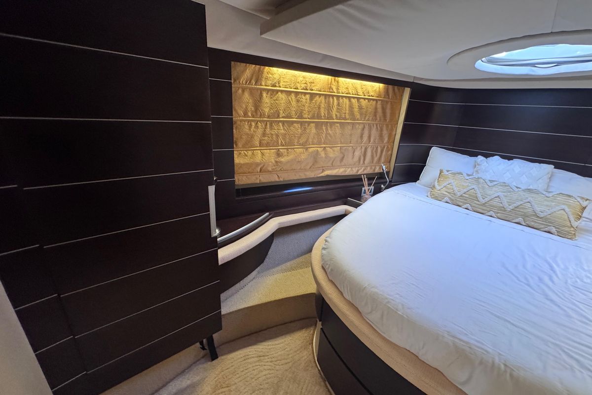 2006 Azimut 68 