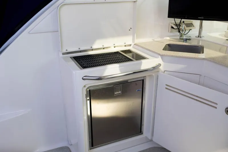 Kylie Marie Yacht Photos Pics 2009 Searay 43 Sundancer yacht kitchenette with grill, sink, and stainless steel fridge.