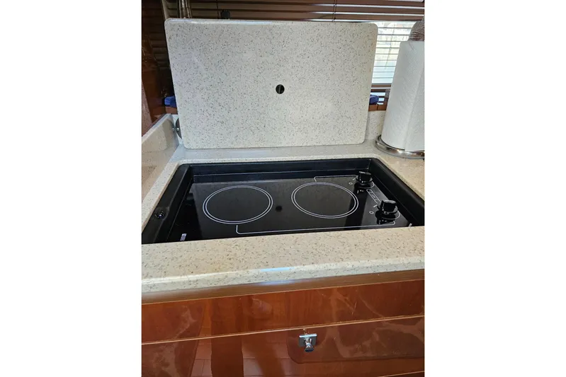 Kylie Marie Yacht Photos Pics 2009 Searay 43 Sundancer yacht kitchen with electric stovetop and countertop.