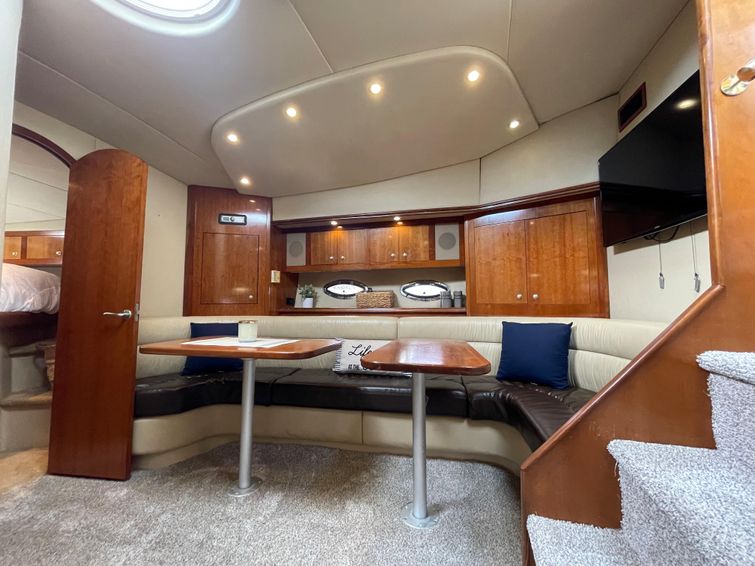 2004-46-9-cruisers-yachts-440-express