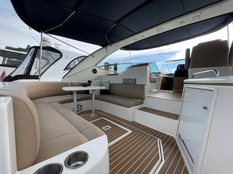 2004-46-9-cruisers-yachts-440-express