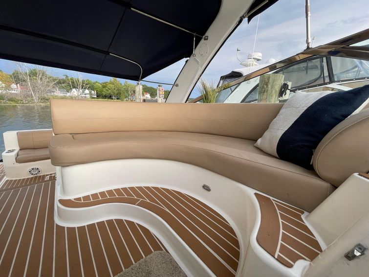 2004-46-9-cruisers-yachts-440-express
