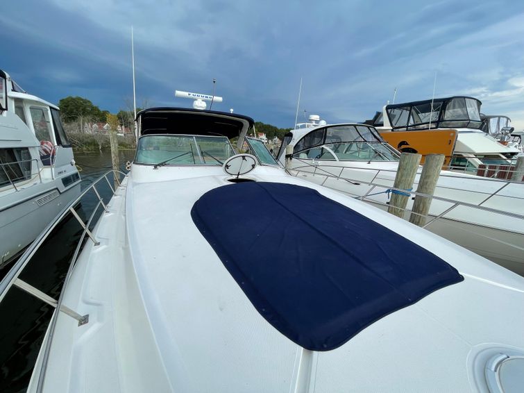 2004-46-9-cruisers-yachts-440-express