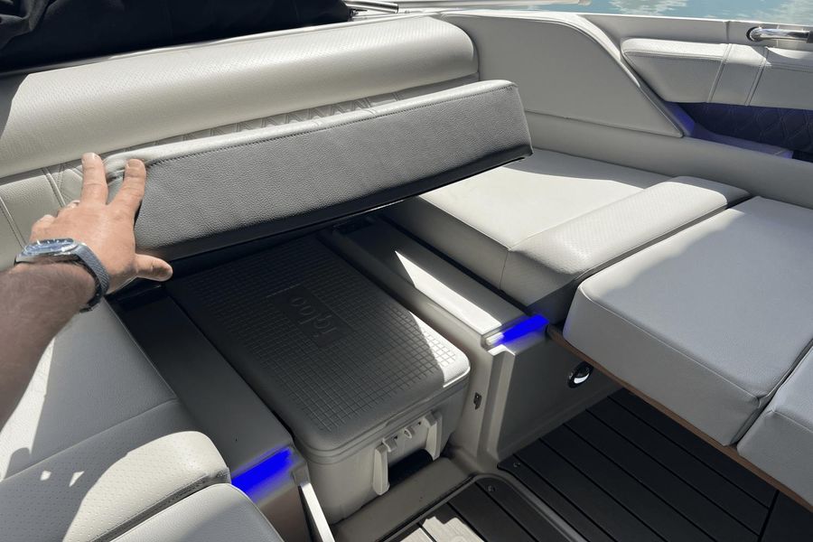 2022 Sea Ray 350 SLX