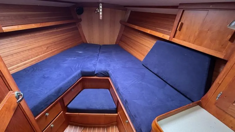 Wasabi Pea Yacht Photos Pics 2003 J Boats J/46 cabin interior with blue cushions and wooden finish.